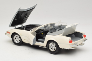 Ferrari 365 GTS/4 Spider Valge Techno Giodi 1:18 40028 Metall - pilt 5/8
