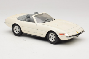 Ferrari 365 GTS/4 Spider Valge Techno Giodi 1:18 40028 Metall - pilt 6/8