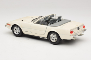 Ferrari 365 GTS/4 Spider Valge Techno Giodi 1:18 40028 Metall - pilt 7/8