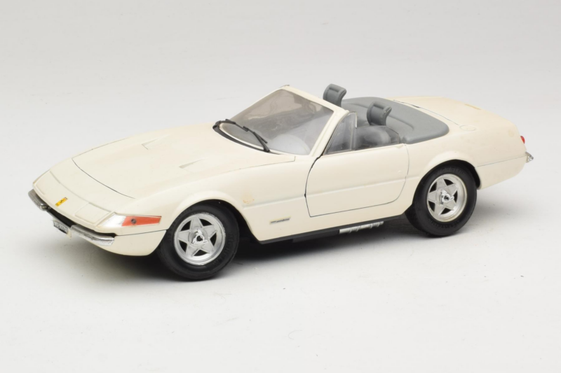 Ferrari 365 GTS/4 Spider Valge Techno Giodi 1:18 40028 Metall