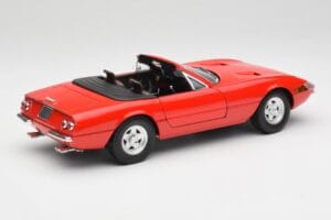 Ferrari 365 GTS Punane Solido 1:18 8017 Metall - pilt 3/8
