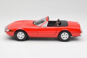 Ferrari 365 GTS Punane Solido 1:18 8017 Metall - pilt 4/8