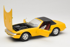 Ferrari 365 GTS Kollane Musta Katusega Solido 1:18 8018 Metall - pilt 2/8