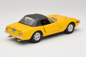 Ferrari 365 GTS Kollane Musta Katusega Solido 1:18 8018 Metall - pilt 3/8