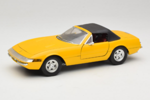 Ferrari 365 GTS Kollane Musta Katusega Solido 1:18 8018 Metall