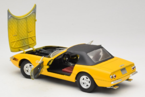 Ferrari 365 GTS Kollane Musta Katusega Solido 1:18 8018 Metall - pilt 5/8