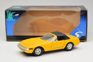 Ferrari 365 GTS Kollane Musta Katusega Solido 1:18 8018 Metall - pilt 8/8