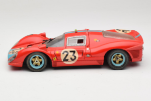Ferrari 412P #23 W. Mairesse / J. Beurlys Le Mans 1967 Punane Revell 1:18 48826 Metall - pilt 4/8