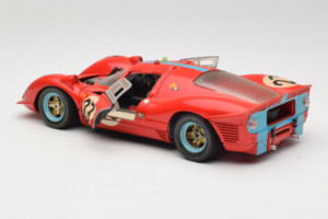 Ferrari 412P #23 W. Mairesse / J. Beurlys Le Mans 1967 Punane Revell 1:18 48826 Metall - pilt 5/8