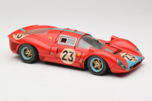 Ferrari 412P #23 W. Mairesse / J. Beurlys Le Mans 1967 Punane Revell 1:18 48826 Metall - pilt 6/8