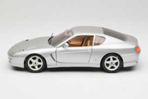 Ferrari 456 GT Hõbe Bburago 1:18 3336-S1 Metall - pilt 4/8
