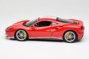 Ferrari 488 GTB Punane Bburago 1:18 18-76102 Metall - pilt 4/8