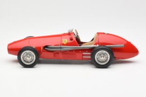 Ferrari 500 F2 #1 A. Ascari F1 Double World Champion 1952-1953 CMC 1:18 M-056 Metall - pilt 3/6