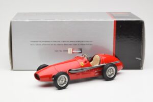 Ferrari 500 F2 #1 A. Ascari F1 Double World Champion 1952-1953 CMC 1:18 M-056 Metall - pilt 6/6