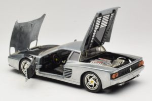 Ferrari 512M Chrome Silver Hot Wheels 1:18 25739 Metall - pilt 5/8