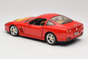 Ferrari 550 Maranello 22 Jahre Ferrari Model Club Punane Bburago 1:18 3064-P2 Metall - pilt 7/8