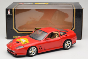 Ferrari 550 Maranello 22 Jahre Ferrari Model Club Punane Bburago 1:18 3064-P2 Metall - pilt 8/8