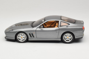 Ferrari 550 Maranello 25 Jahre Ferrari Model Club Hõbe 2. Versioon Bburago 1:18 3064-S1 Metall - pilt 4/8