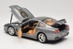 Ferrari 550 Maranello 25 Jahre Ferrari Model Club Hõbe 2. Versioon Bburago 1:18 3064-S1 Metall - pilt 5/8