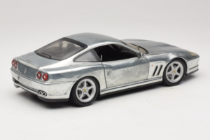 Ferrari 550 Maranello Chrome Silver Hot Wheels 1:18 25740 Metall - pilt 3/8
