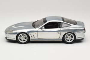Ferrari 550 Maranello Chrome Silver Hot Wheels 1:18 25740 Metall - pilt 4/8