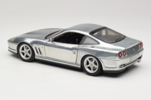 Ferrari 550 Maranello Chrome Silver Hot Wheels 1:18 25740 Metall - pilt 7/8