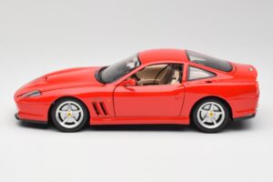 Ferrari 550 Maranello Punane Bburago 1:18 3064 Metall - pilt 4/8