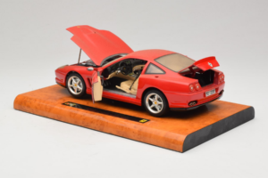 Ferrari 550 Maranello Technik Museum Speyer Edition Bburago 1:18 B001 Metall - pilt 5/8