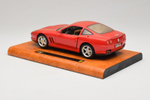 Ferrari 550 Maranello Technik Museum Speyer Edition Bburago 1:18 B001 Metall - pilt 7/8