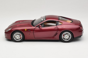 Ferrari 599 GTB Fiorano Tumepunane Hot Wheels 1:18 M1200 Metall - pilt 4/8