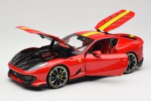Ferrari 812 Competizione Rosso Corsa Kollaste Triipudega Bburago 1:18 18-16915 Metall - pilt 2/8