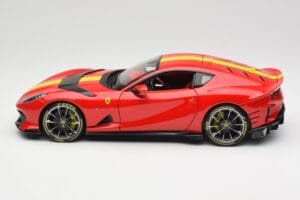Ferrari 812 Competizione Rosso Corsa Kollaste Triipudega Bburago 1:18 18-16915 Metall - pilt 4/8