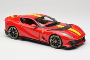 Ferrari 812 Competizione Rosso Corsa Kollaste Triipudega Bburago 1:18 18-16915 Metall - pilt 6/8