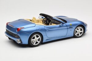 Ferrari California Helesinine Hot Wheels 1:18 N2043 Metall - pilt 3/8