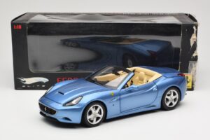 Ferrari California Helesinine Hot Wheels 1:18 N2043 Metall - pilt 8/8