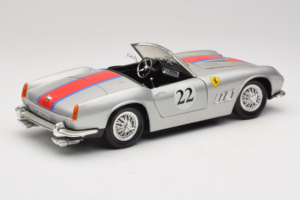 Ferrari California #22 Hõbe Punane Triip 1966 Tonka 1:18 01109-S2 Metall - pilt 3/8
