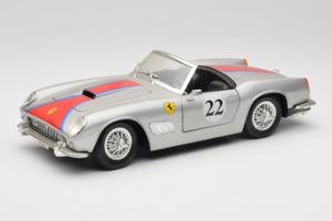 Ferrari California #22 Hõbe Punane Triip 1966 Tonka 1:18 01109-S2 Metall