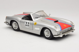 Ferrari California #22 Hõbe Punane Triip 1966 Tonka 1:18 01109-S2 Metall - pilt 6/8