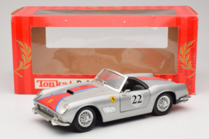 Ferrari California #22 Hõbe Punane Triip 1966 Tonka 1:18 01109-S2 Metall - pilt 8/8