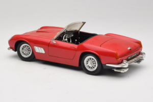 Ferrari California Kabriolett Punane Tonka 1:18 01109-P1 Metall - pilt 7/8