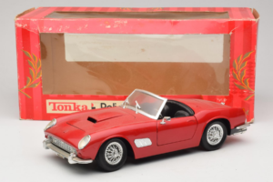 Ferrari California Kabriolett Punane Tonka 1:18 01109-P1 Metall - pilt 8/8