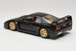 Ferrari F40 Must Kuldiste Ratastega Bburago 1:18 3032-B2 Metall - pilt 7/8