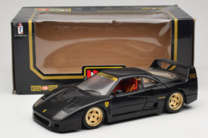 Ferrari F40 Must Kuldiste Ratastega Bburago 1:18 3032-B2 Metall - pilt 8/8