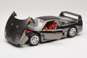 Ferrari F40 Chrome Black Bburago 1:18 3401-B1 Metall - pilt 2/8