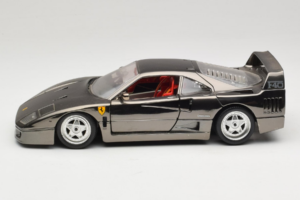 Ferrari F40 Chrome Black Bburago 1:18 3401-B1 Metall - pilt 4/8