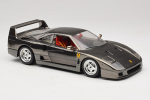 Ferrari F40 Chrome Black Bburago 1:18 3401-B1 Metall - pilt 6/8