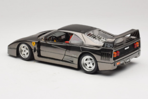 Ferrari F40 Chrome Black Bburago 1:18 3401-B1 Metall - pilt 7/8