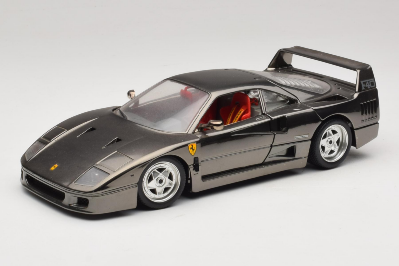 Ferrari F40 Chrome Black Bburago 1:18 3401-B1 Metall