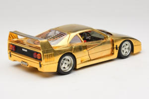 Ferrari F40 Chrome Gold Limited Edition 250 pcs Bburago 1:18 3332-G1 Metall - pilt 3/8