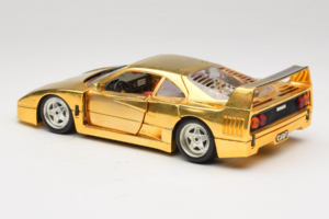 Ferrari F40 Chrome Gold Limited Edition 250 pcs Bburago 1:18 3332-G1 Metall - pilt 7/8